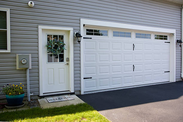 24/7 Emergency Garage Door Panel Replacement experts in Plumsteadville, PA
